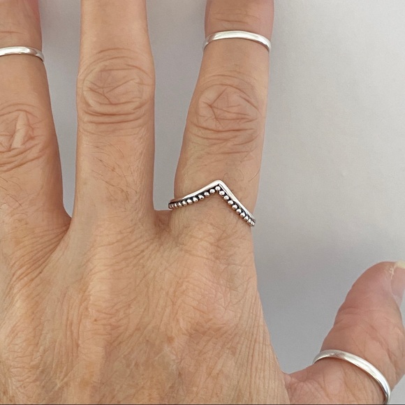💞TOP SELLER💞Sterling Silver V Shape Ring with Dots, Chevron Rings, Stackable - Picture 12 of 12